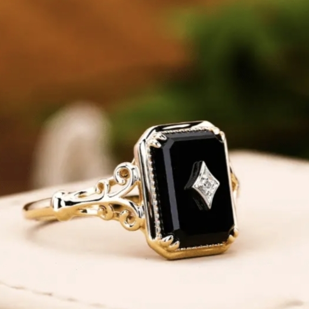Elegant Black Onyx Ring Gold Band Size 8 New With Tags - Picture 2 of 8